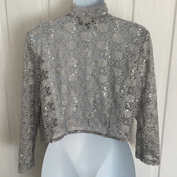 R & M Richard’s Shrug - Picture 4 of 7